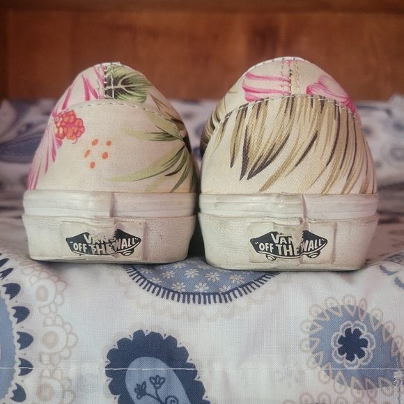 VANS - Picture 6 of 9